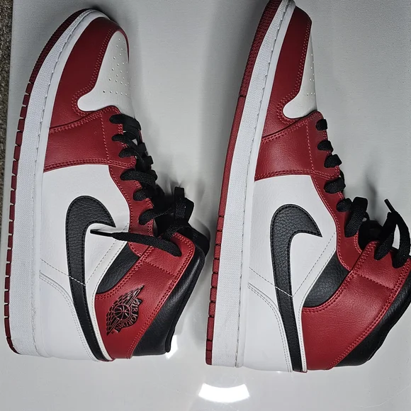 Mid AIR JORDAN1 CHICAGO 2020 WHITE HEEL RED/BLACK 554724-173 worn once no box - Picture 6 of 12